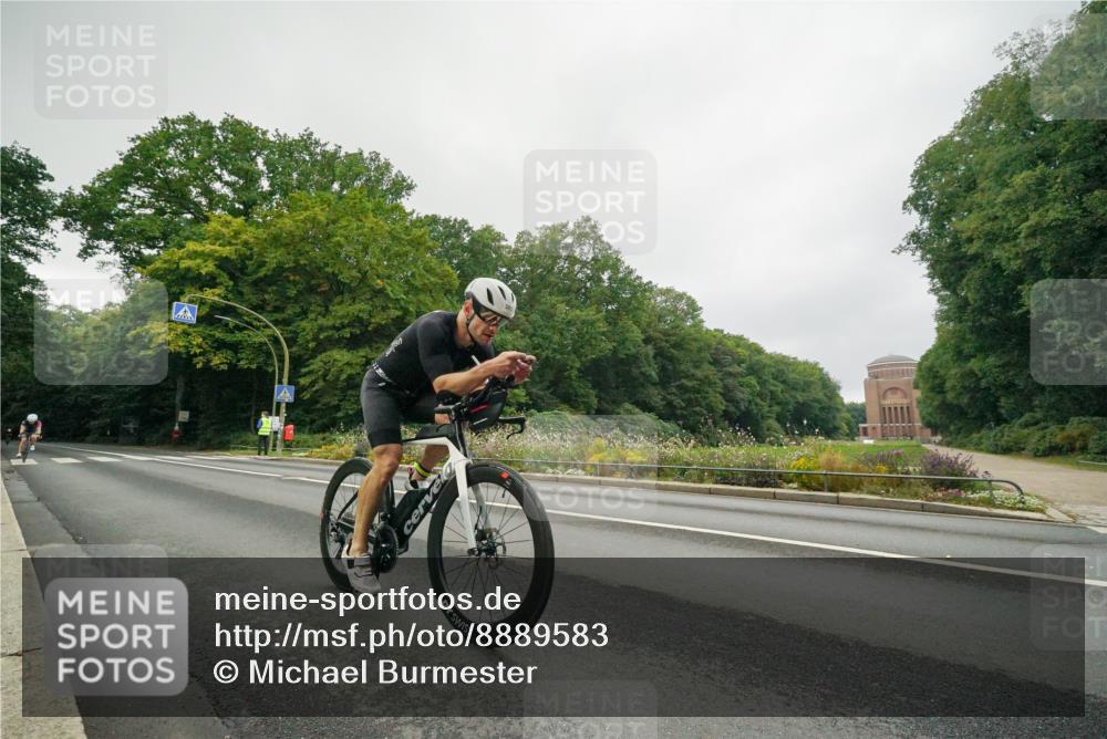 14.09.2025 - Stadtparktriathlon Michael Burmester http://msf.ph/oto/8889583 14.09.2025 09:16:51 Radfahren 303, 350, 372, 435, 453, 457 meine-sportfotos.de