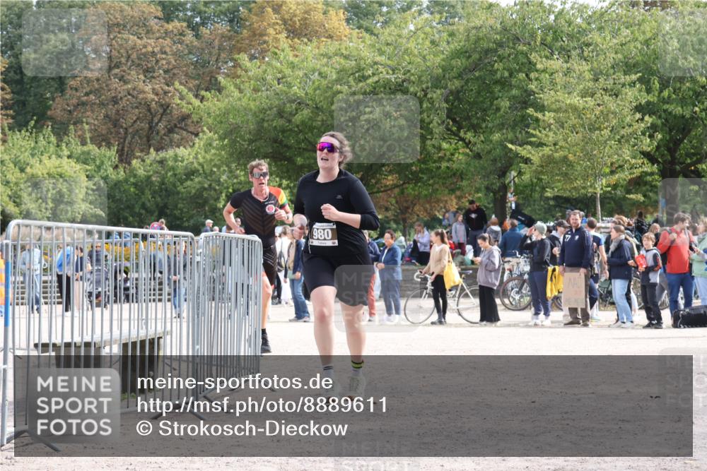 14.09.2025 - Stadtparktriathlon Strokosch-Dieckow http://msf.ph/oto/8889611 14.09.2025 12:44:27 Ziel 980, 1025 meine-sportfotos.de