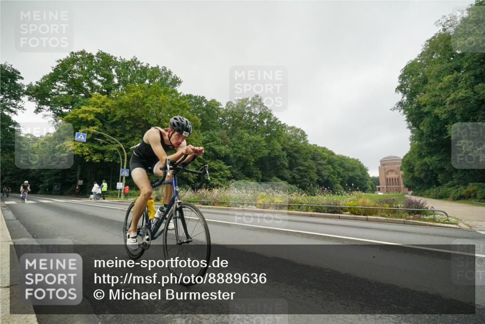 14.09.2025 - Stadtparktriathlon Michael Burmester http://msf.ph/oto/8889636 14.09.2025 09:17:55 Radfahren 321, 322, 378, 405, 412, 475 meine-sportfotos.de