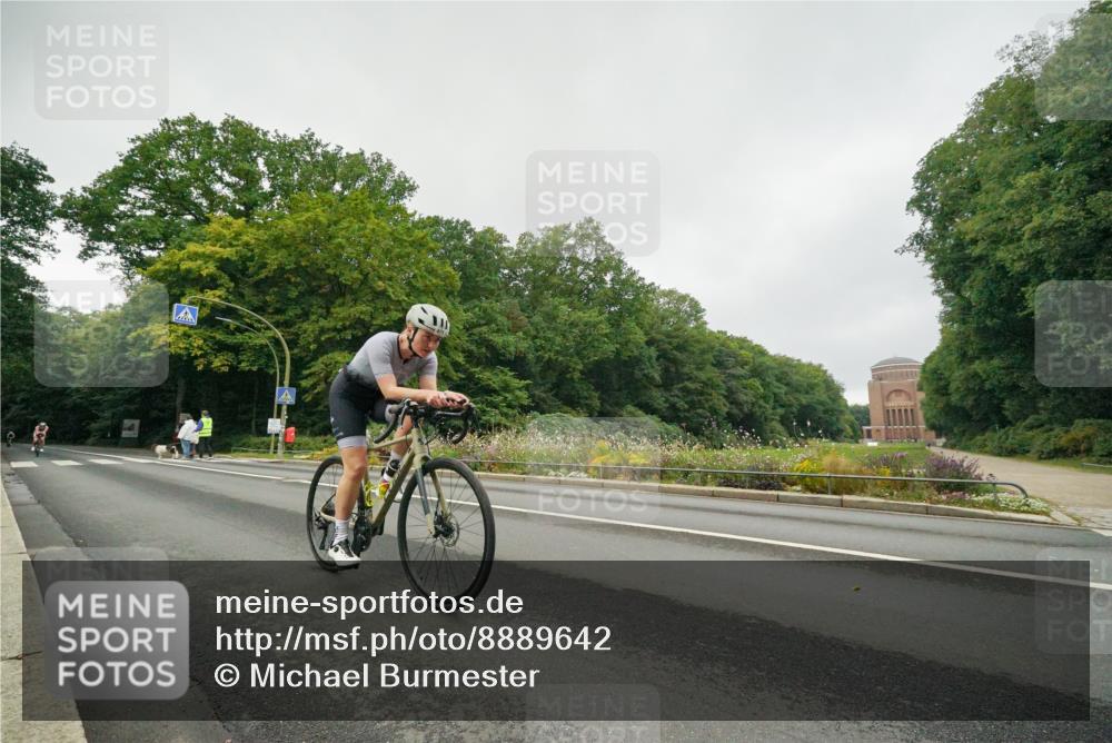 14.09.2025 - Stadtparktriathlon Michael Burmester http://msf.ph/oto/8889642 14.09.2025 09:18:01 Radfahren 307, 321, 322, 332, 412, 475 meine-sportfotos.de