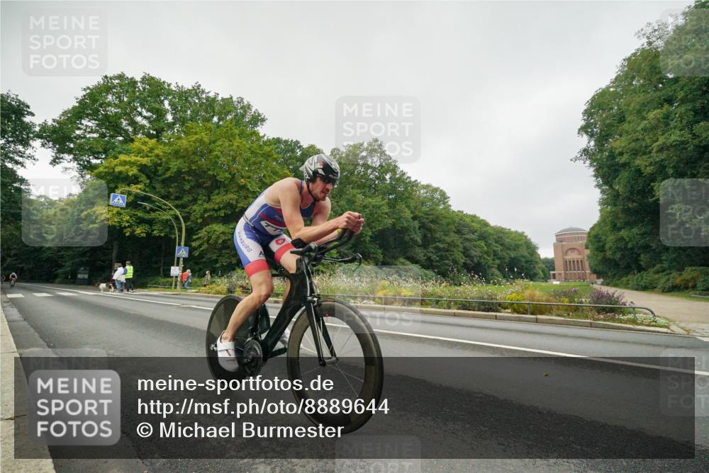 14.09.2025 - Stadtparktriathlon Michael Burmester http://msf.ph/oto/8889644 14.09.2025 09:18:04 Radfahren 307, 322, 332, 412, 474, 475 meine-sportfotos.de