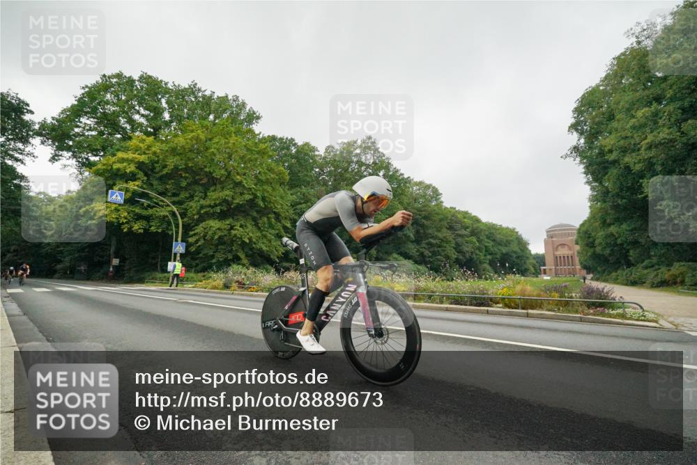 14.09.2025 - Stadtparktriathlon Michael Burmester http://msf.ph/oto/8889673 14.09.2025 09:18:40 Radfahren 302, 316, 358, 455, 493, 499 meine-sportfotos.de