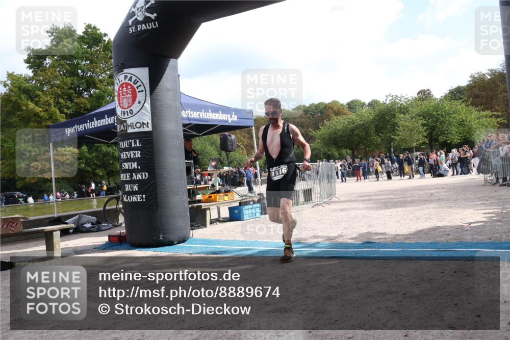 14.09.2025 - Stadtparktriathlon Strokosch-Dieckow http://msf.ph/oto/8889674 14.09.2025 12:44:52 Ziel 1075, 1116 meine-sportfotos.de