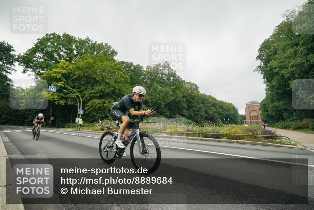 14.09.2025 - Stadtparktriathlon Michael Burmester http://msf.ph/oto/8889684 14.09.2025 09:18:50 Radfahren 302, 454, 493, 499, 502 meine-sportfotos.de