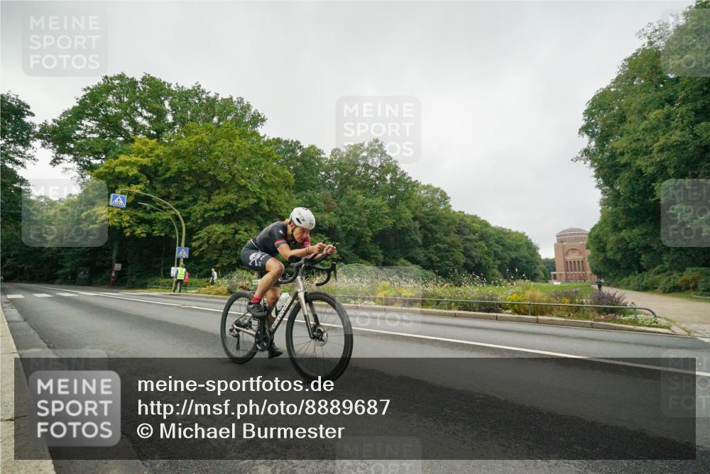 14.09.2025 - Stadtparktriathlon Michael Burmester http://msf.ph/oto/8889687 14.09.2025 09:18:51 Radfahren 302, 454, 499, 502 meine-sportfotos.de