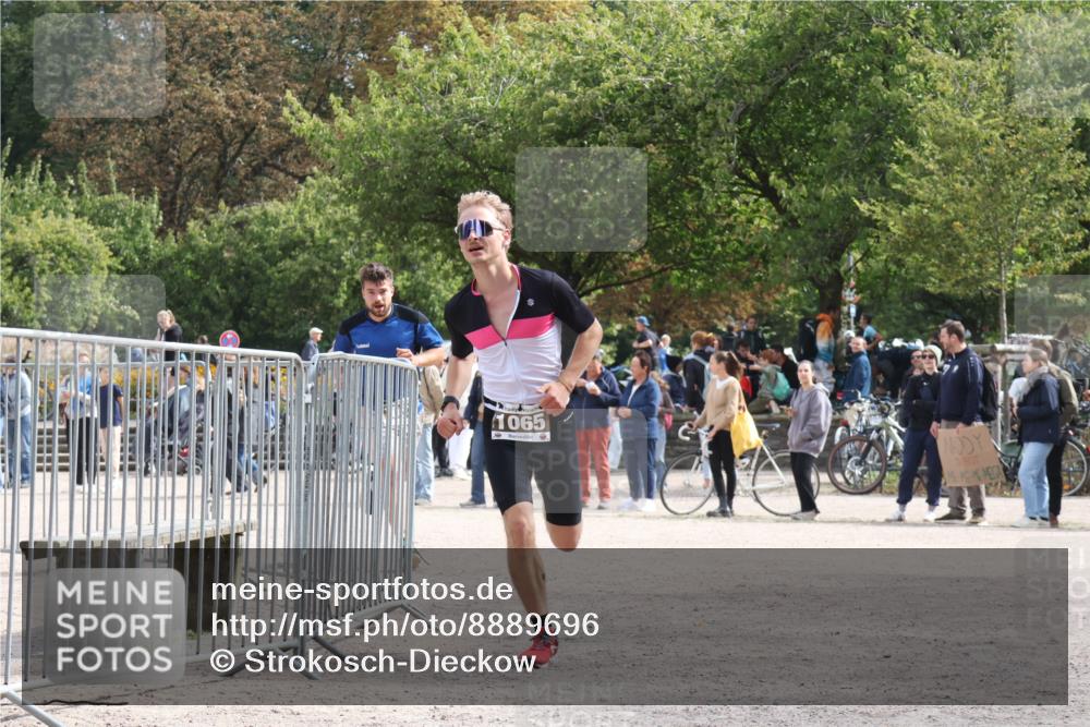 14.09.2025 - Stadtparktriathlon Strokosch-Dieckow http://msf.ph/oto/8889696 14.09.2025 12:45:06 Ziel 970, 1053, 1065 meine-sportfotos.de