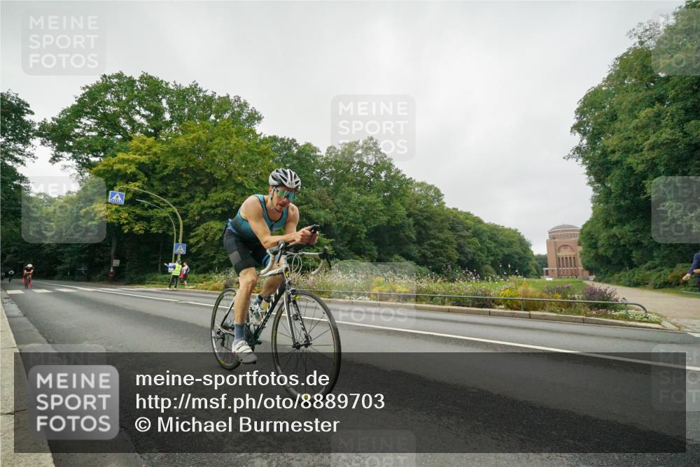 14.09.2025 - Stadtparktriathlon Michael Burmester http://msf.ph/oto/8889703 14.09.2025 09:19:11 Radfahren 334, 338, 397, 422, 431, 471, 480, 482 meine-sportfotos.de
