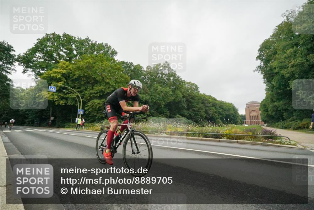 14.09.2025 - Stadtparktriathlon Michael Burmester http://msf.ph/oto/8889705 14.09.2025 09:19:14 Radfahren 338, 397, 422, 431, 464, 471, 480 meine-sportfotos.de
