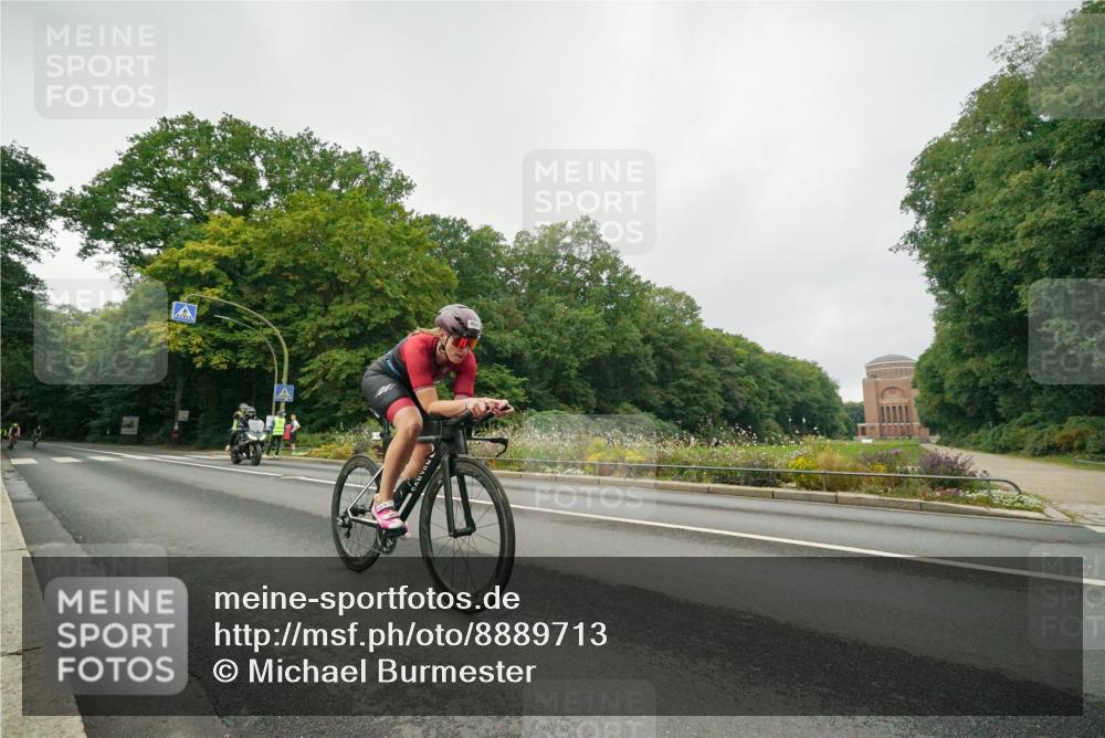 14.09.2025 - Stadtparktriathlon Michael Burmester http://msf.ph/oto/8889713 14.09.2025 09:19:22 Radfahren 304, 338, 439, 443, 464, 467, 471, 486, 494 meine-sportfotos.de