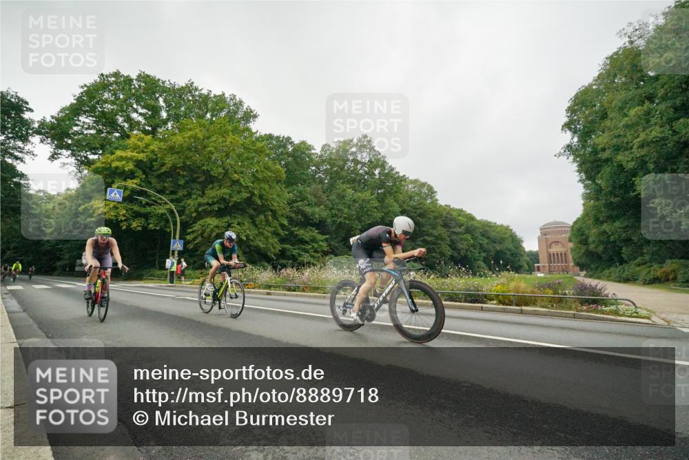 14.09.2025 - Stadtparktriathlon Michael Burmester http://msf.ph/oto/8889718 14.09.2025 09:19:26 Radfahren 304, 439, 443, 464, 467, 477, 479, 486, 494 meine-sportfotos.de