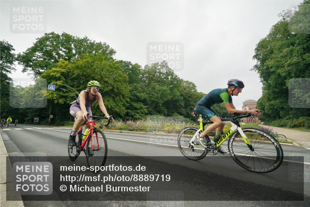 14.09.2025 - Stadtparktriathlon Michael Burmester http://msf.ph/oto/8889719 14.09.2025 09:19:27 Radfahren 304, 439, 443, 467, 477, 479, 486, 494 meine-sportfotos.de