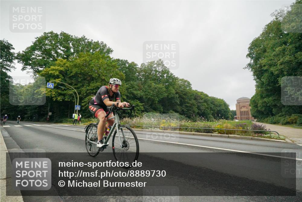 14.09.2025 - Stadtparktriathlon Michael Burmester http://msf.ph/oto/8889730 14.09.2025 09:19:34 Radfahren 425, 439, 443, 477, 479, 492, 494, 495, 497 meine-sportfotos.de