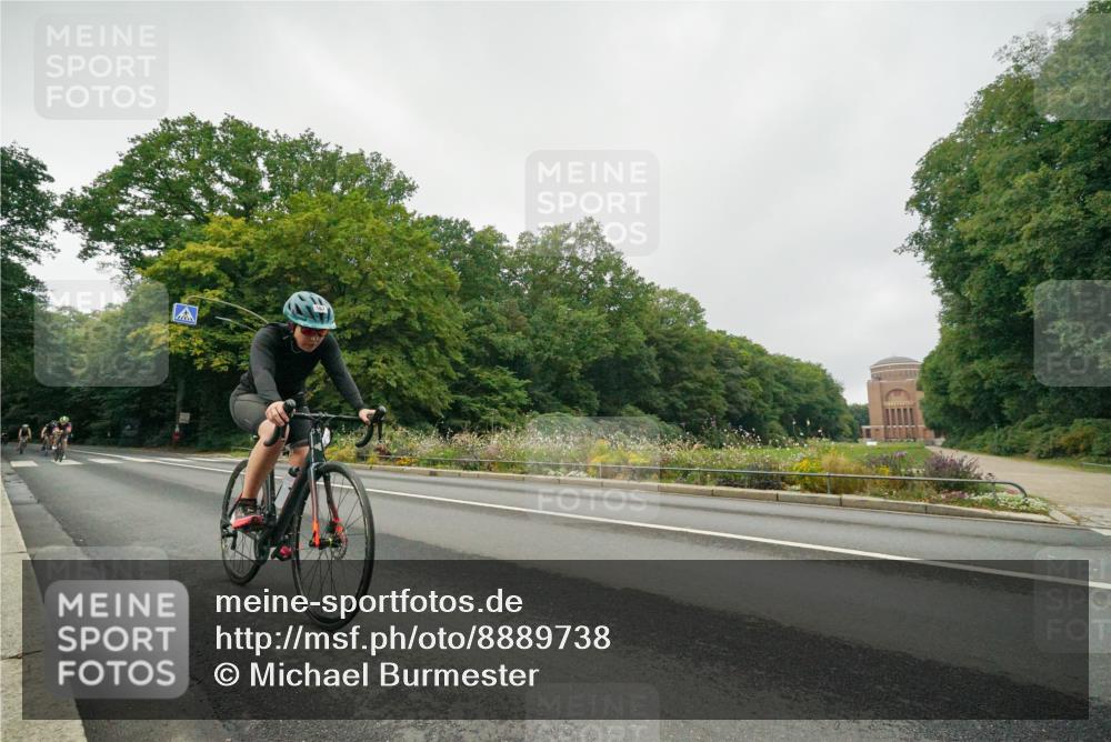 14.09.2025 - Stadtparktriathlon Michael Burmester http://msf.ph/oto/8889738 14.09.2025 09:19:45 Radfahren 320, 324, 356, 366, 382, 425, 442, 447, 485, 497 meine-sportfotos.de