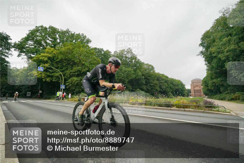 14.09.2025 - Stadtparktriathlon Michael Burmester http://msf.ph/oto/8889747 14.09.2025 09:19:52 Radfahren 306, 320, 366, 438, 442, 447, 485 meine-sportfotos.de