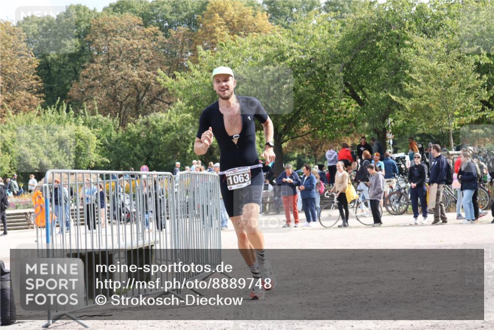 14.09.2025 - Stadtparktriathlon Strokosch-Dieckow http://msf.ph/oto/8889748 14.09.2025 12:45:28 Ziel 946, 1056, 1063 meine-sportfotos.de