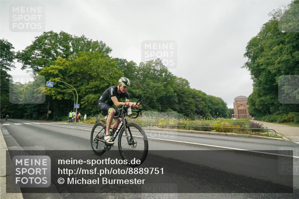 14.09.2025 - Stadtparktriathlon Michael Burmester http://msf.ph/oto/8889751 14.09.2025 09:19:56 Radfahren 306, 333, 366, 438, 442 meine-sportfotos.de