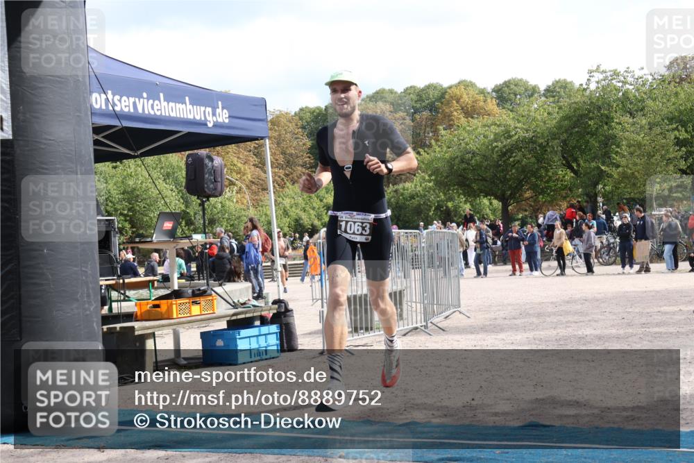 14.09.2025 - Stadtparktriathlon Strokosch-Dieckow http://msf.ph/oto/8889752 14.09.2025 12:45:29 Ziel 946, 1056, 1063 meine-sportfotos.de
