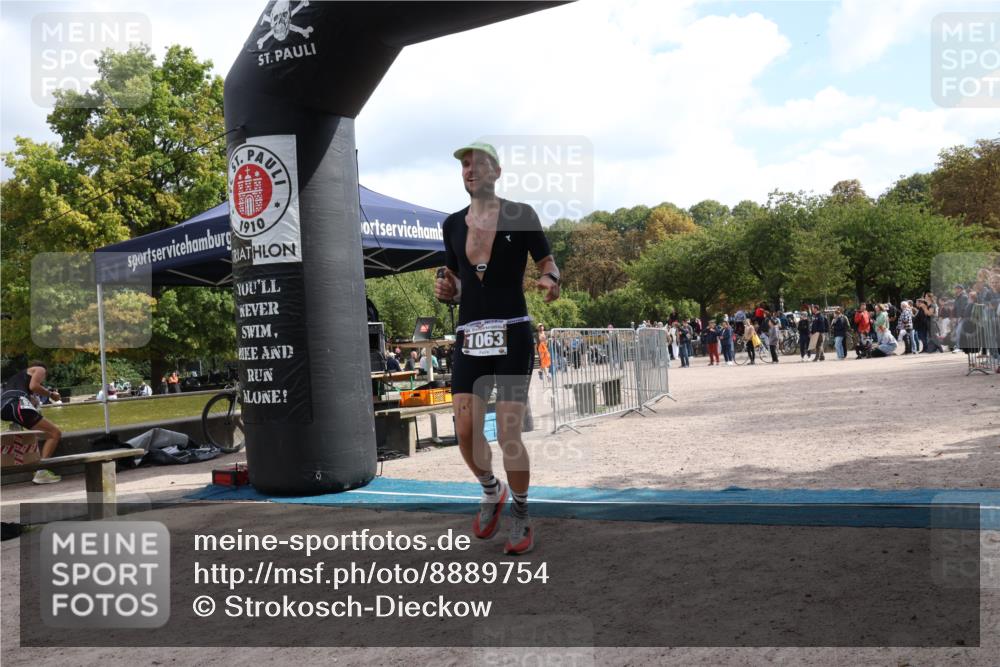 14.09.2025 - Stadtparktriathlon Strokosch-Dieckow http://msf.ph/oto/8889754 14.09.2025 12:45:29 Ziel 946, 1056, 1063 meine-sportfotos.de