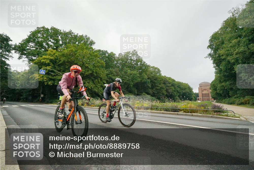 14.09.2025 - Stadtparktriathlon Michael Burmester http://msf.ph/oto/8889758 14.09.2025 09:20:08 Radfahren 333, 368, 423, 503, 505 meine-sportfotos.de
