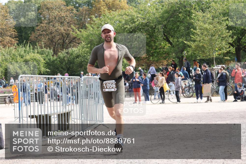 14.09.2025 - Stadtparktriathlon Strokosch-Dieckow http://msf.ph/oto/8889761 14.09.2025 12:45:34 Ziel 1056, 1063 meine-sportfotos.de