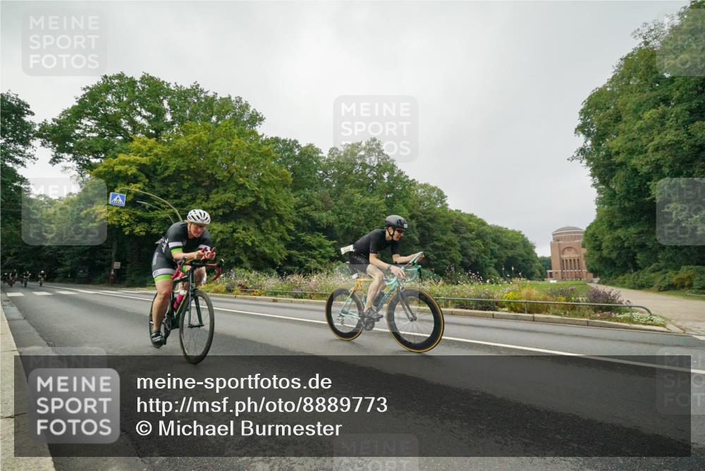 14.09.2025 - Stadtparktriathlon Michael Burmester http://msf.ph/oto/8889773 14.09.2025 09:20:28 Radfahren 301, 318, 326, 340, 345, 346, 347, 359, 363, 370, 371, 373, 381, 389, 419, 445 meine-sportfotos.de