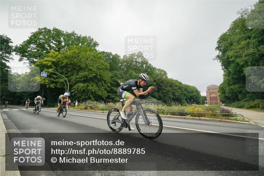 14.09.2025 - Stadtparktriathlon Michael Burmester http://msf.ph/oto/8889785 14.09.2025 09:20:34 Radfahren 301, 318, 326, 340, 345, 346, 347, 359, 363, 370, 373, 377, 381, 386, 389, 448 meine-sportfotos.de