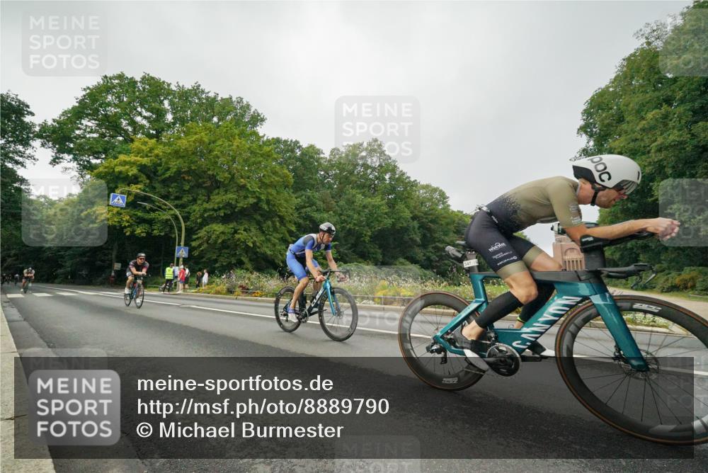 14.09.2025 - Stadtparktriathlon Michael Burmester http://msf.ph/oto/8889790 14.09.2025 09:20:35 Radfahren 301, 318, 326, 340, 345, 346, 347, 359, 363, 370, 373, 377, 381, 386, 389, 448 meine-sportfotos.de