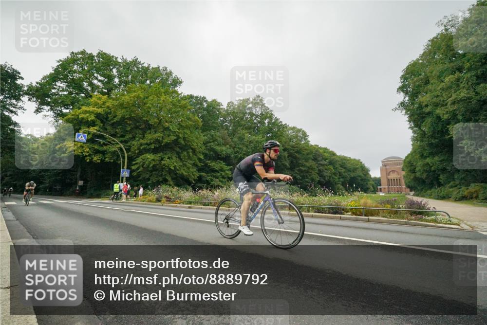 14.09.2025 - Stadtparktriathlon Michael Burmester http://msf.ph/oto/8889792 14.09.2025 09:20:36 Radfahren 301, 318, 326, 340, 345, 346, 347, 359, 363, 370, 373, 377, 381, 386, 389, 448 meine-sportfotos.de