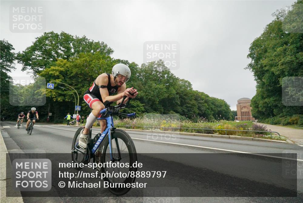 14.09.2025 - Stadtparktriathlon Michael Burmester http://msf.ph/oto/8889797 14.09.2025 09:20:40 Radfahren 318, 327, 346, 347, 377, 386, 389, 448 meine-sportfotos.de