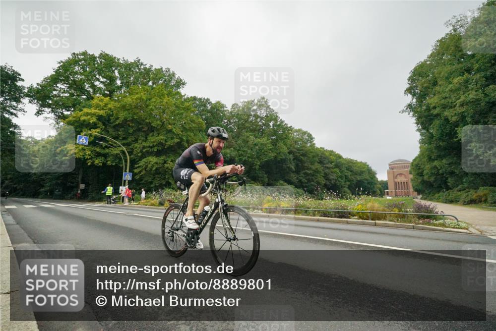14.09.2025 - Stadtparktriathlon Michael Burmester http://msf.ph/oto/8889801 14.09.2025 09:20:42 Radfahren 327, 346, 377, 386, 448 meine-sportfotos.de