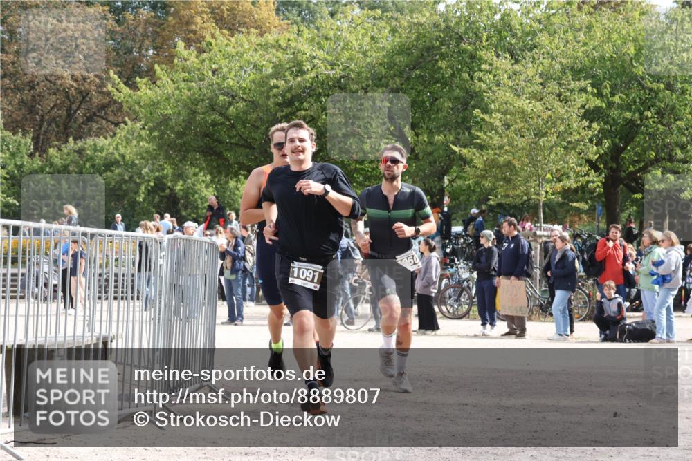 14.09.2025 - Stadtparktriathlon Strokosch-Dieckow http://msf.ph/oto/8889807 14.09.2025 12:46:00 Ziel 1022, 1050, 1091, 1095 meine-sportfotos.de