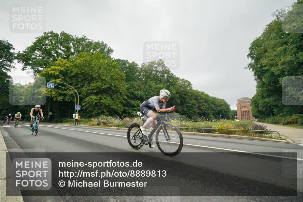 14.09.2025 - Stadtparktriathlon Michael Burmester http://msf.ph/oto/8889813 14.09.2025 09:21:08 Radfahren 339, 342, 380, 401, 404, 473, 500 meine-sportfotos.de