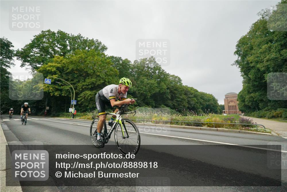 14.09.2025 - Stadtparktriathlon Michael Burmester http://msf.ph/oto/8889818 14.09.2025 09:21:10 Radfahren 339, 342, 380, 401, 404, 473, 500 meine-sportfotos.de