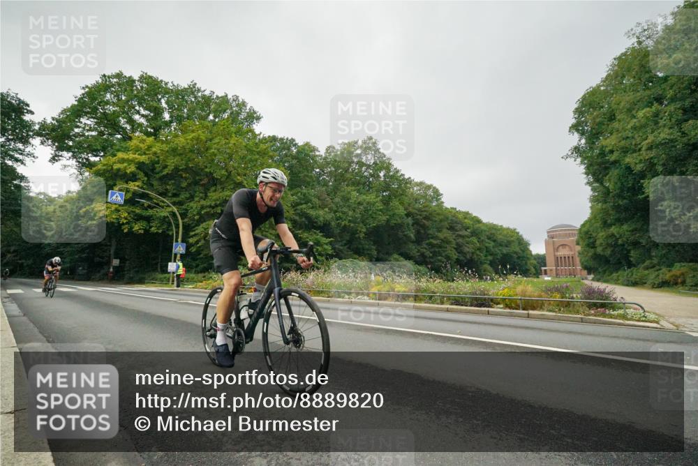 14.09.2025 - Stadtparktriathlon Michael Burmester http://msf.ph/oto/8889820 14.09.2025 09:21:11 Radfahren 339, 342, 380, 401, 404, 473, 500 meine-sportfotos.de