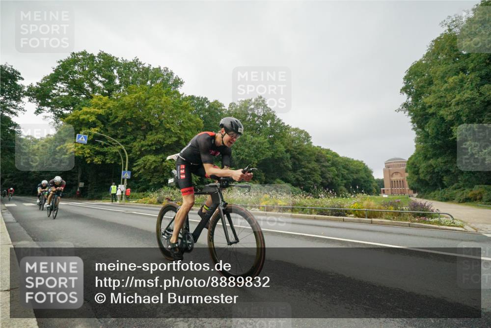 14.09.2025 - Stadtparktriathlon Michael Burmester http://msf.ph/oto/8889832 14.09.2025 09:21:32 Radfahren 323, 349, 352, 365, 375, 379, 383, 393 meine-sportfotos.de