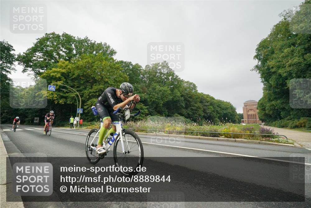14.09.2025 - Stadtparktriathlon Michael Burmester http://msf.ph/oto/8889844 14.09.2025 09:21:42 Radfahren 337, 365, 383, 400, 450, 504 meine-sportfotos.de