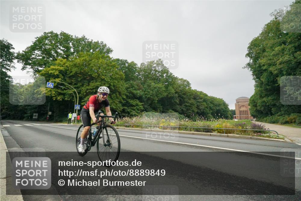 14.09.2025 - Stadtparktriathlon Michael Burmester http://msf.ph/oto/8889849 14.09.2025 09:21:43 Radfahren 337, 365, 383, 400, 430, 450, 504 meine-sportfotos.de