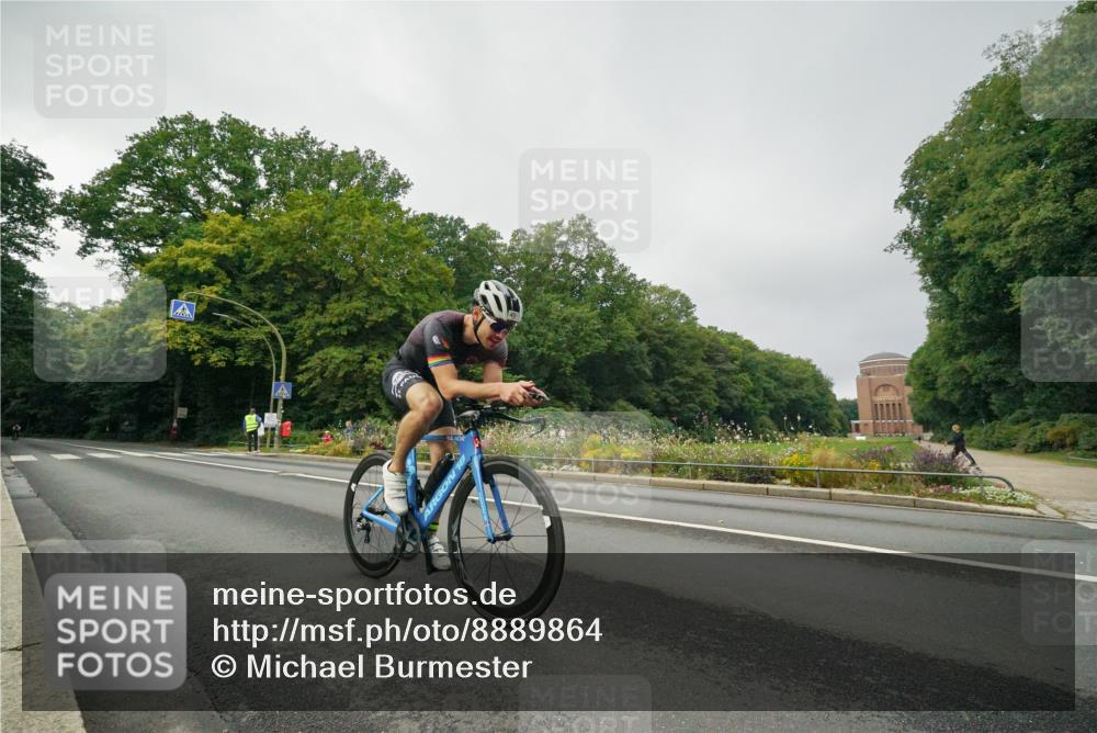 14.09.2025 - Stadtparktriathlon Michael Burmester http://msf.ph/oto/8889864 14.09.2025 09:22:01 Radfahren 354, 357, 410, 451 meine-sportfotos.de