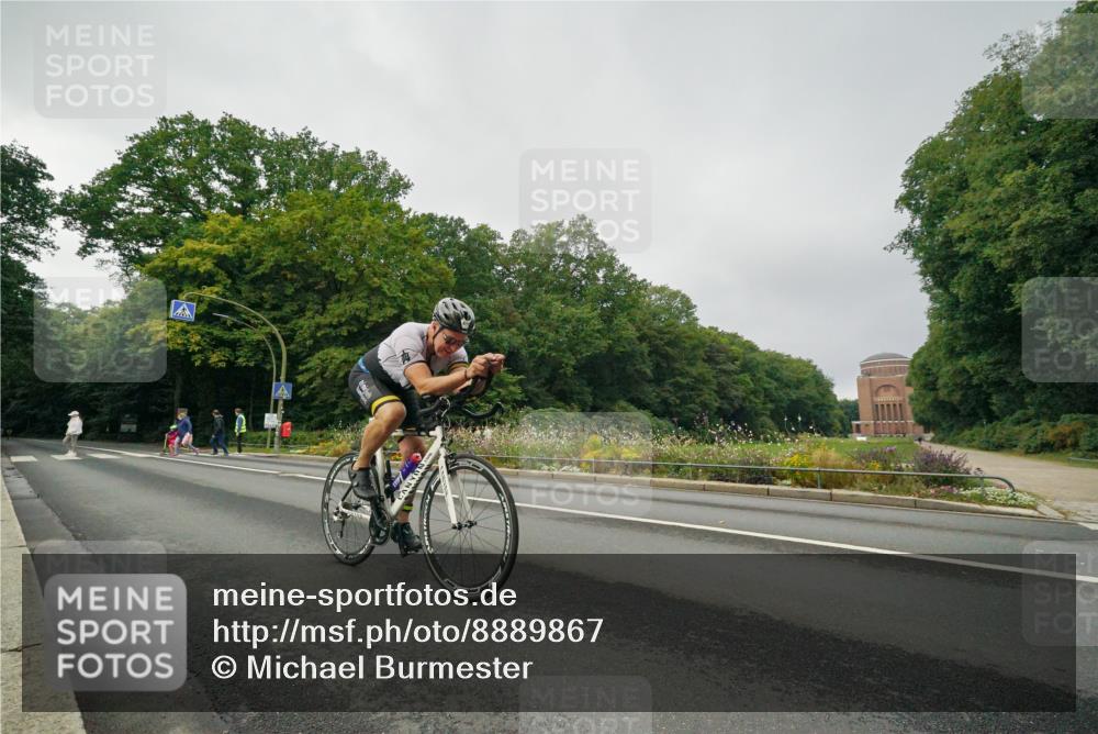 14.09.2025 - Stadtparktriathlon Michael Burmester http://msf.ph/oto/8889867 14.09.2025 09:22:07 Radfahren 410, 413, 414 meine-sportfotos.de