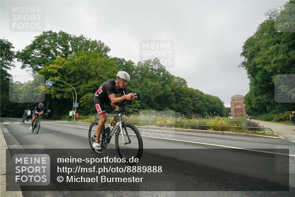 14.09.2025 - Stadtparktriathlon Michael Burmester http://msf.ph/oto/8889888 14.09.2025 09:22:37 Radfahren 328, 376, 418, 435, 437 meine-sportfotos.de