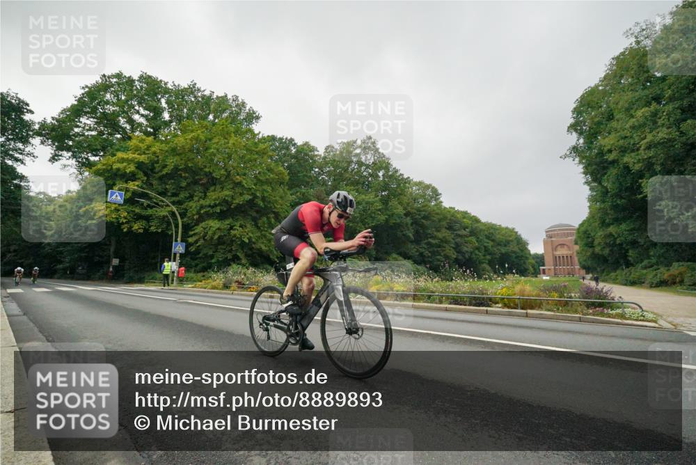 14.09.2025 - Stadtparktriathlon Michael Burmester http://msf.ph/oto/8889893 14.09.2025 09:22:46 Radfahren 328, 372, 406 meine-sportfotos.de