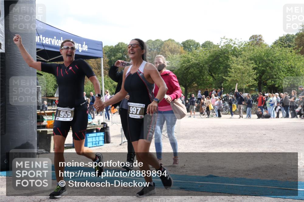 14.09.2025 - Stadtparktriathlon Strokosch-Dieckow http://msf.ph/oto/8889894 14.09.2025 12:47:08 Ziel 955, 997 meine-sportfotos.de