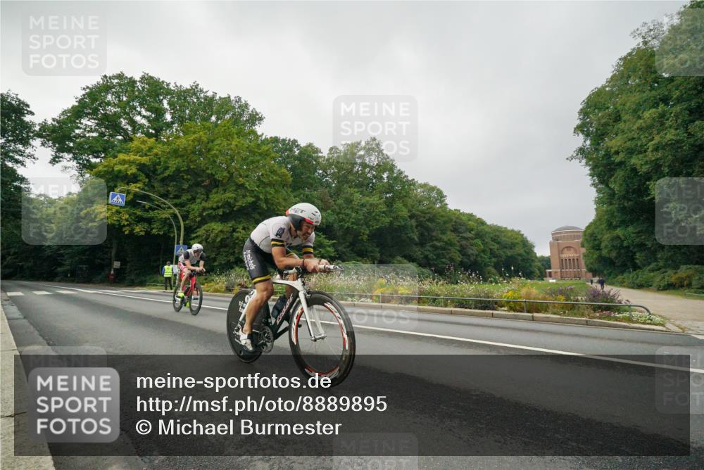 14.09.2025 - Stadtparktriathlon Michael Burmester http://msf.ph/oto/8889895 14.09.2025 09:22:49 Radfahren 328, 372, 406 meine-sportfotos.de
