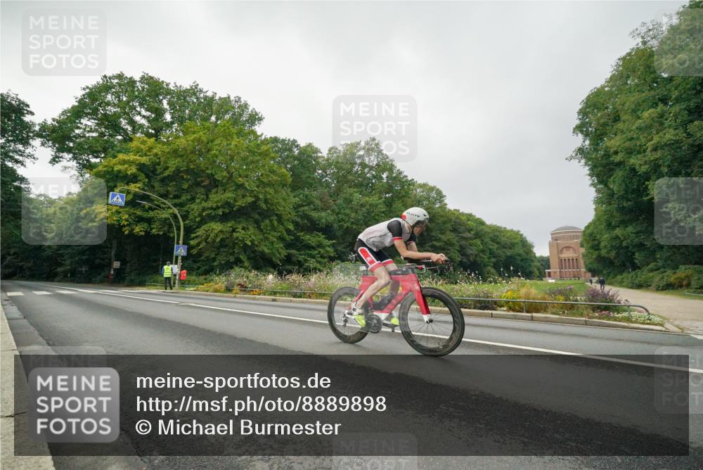 14.09.2025 - Stadtparktriathlon Michael Burmester http://msf.ph/oto/8889898 14.09.2025 09:22:50 Radfahren 328, 372, 406 meine-sportfotos.de
