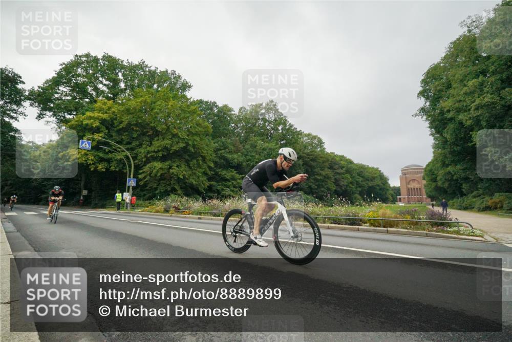 14.09.2025 - Stadtparktriathlon Michael Burmester http://msf.ph/oto/8889899 14.09.2025 09:23:00 Radfahren 303, 336, 460, 462, 478 meine-sportfotos.de