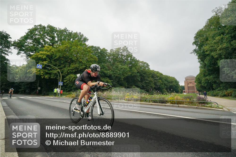 14.09.2025 - Stadtparktriathlon Michael Burmester http://msf.ph/oto/8889901 14.09.2025 09:23:01 Radfahren 303, 336, 460, 462, 478 meine-sportfotos.de