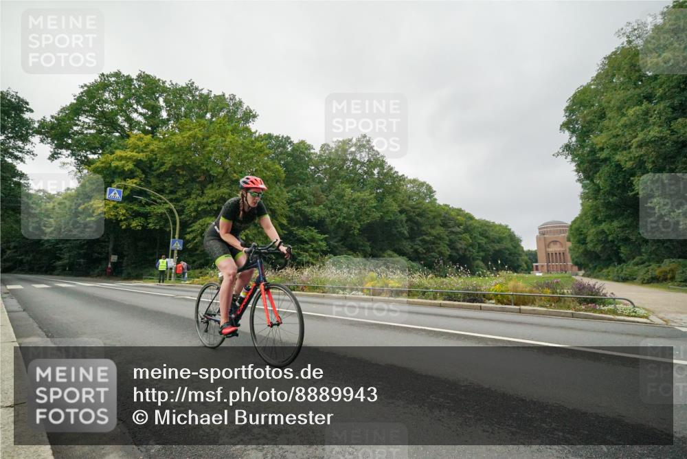 14.09.2025 - Stadtparktriathlon Michael Burmester http://msf.ph/oto/8889943 14.09.2025 09:23:45 Radfahren 350, 399, 453, 457, 488 meine-sportfotos.de