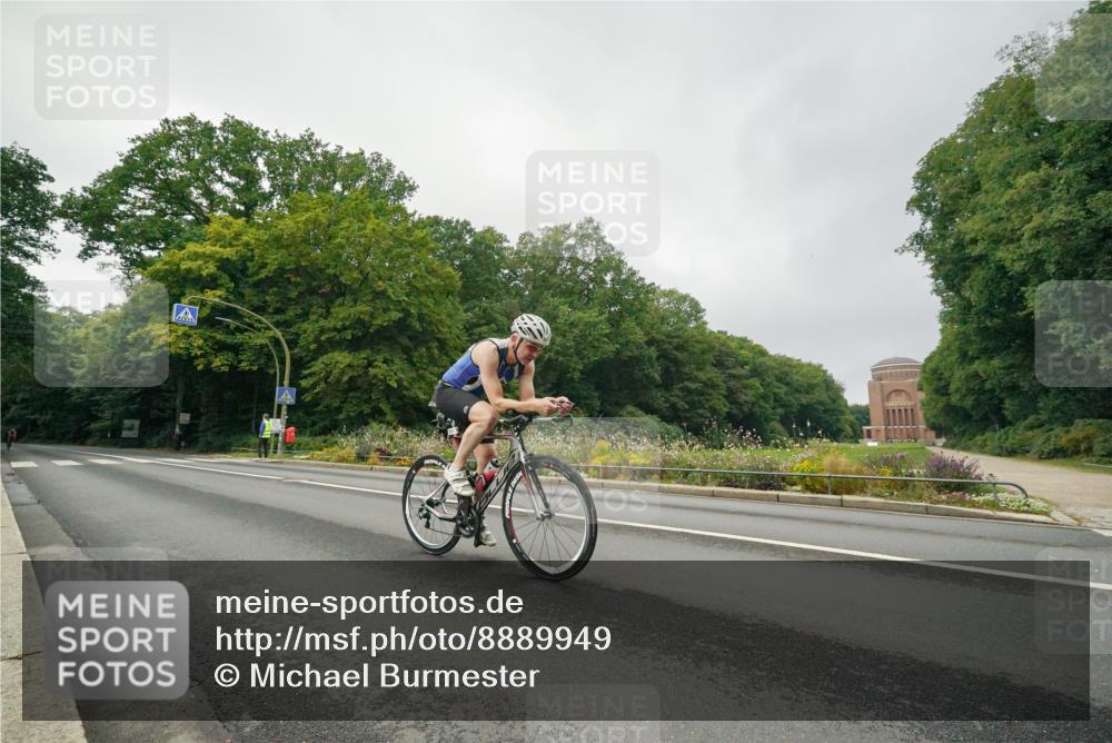 14.09.2025 - Stadtparktriathlon Michael Burmester http://msf.ph/oto/8889949 14.09.2025 09:24:02 Radfahren 391, 412 meine-sportfotos.de