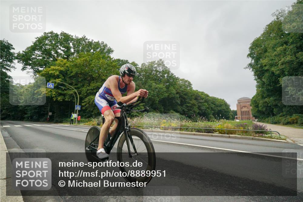 14.09.2025 - Stadtparktriathlon Michael Burmester http://msf.ph/oto/8889951 14.09.2025 09:24:07 Radfahren 391, 412 meine-sportfotos.de