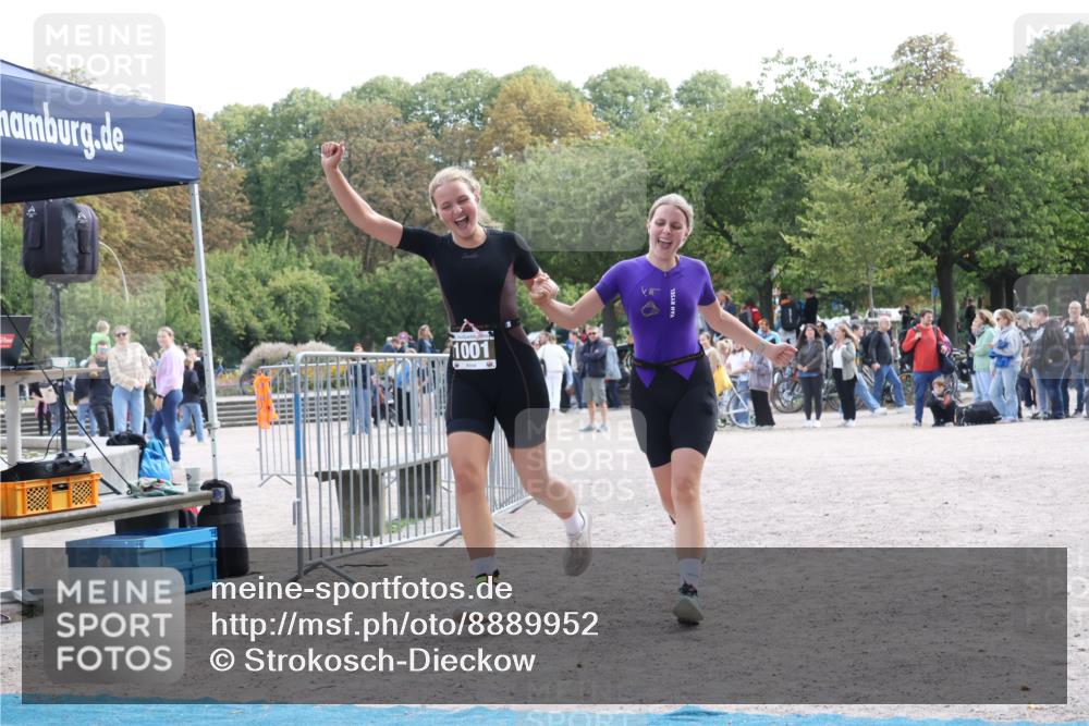 14.09.2025 - Stadtparktriathlon Strokosch-Dieckow http://msf.ph/oto/8889952 14.09.2025 12:48:11 Ziel 1001, 1002 meine-sportfotos.de